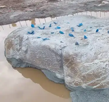 Non-explosive rock demolition in a sensitive area